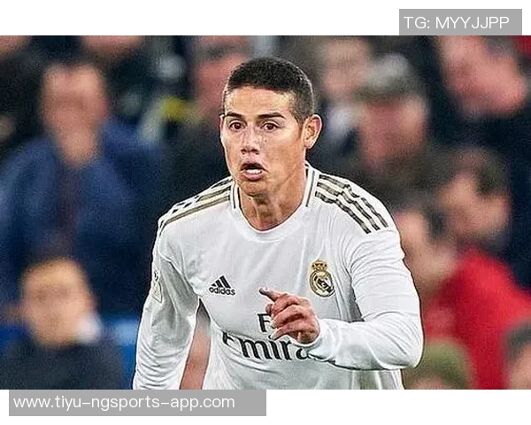 J罗23岁时夺金靴加盟皇马却近6年频繁转会至7队的传奇之路